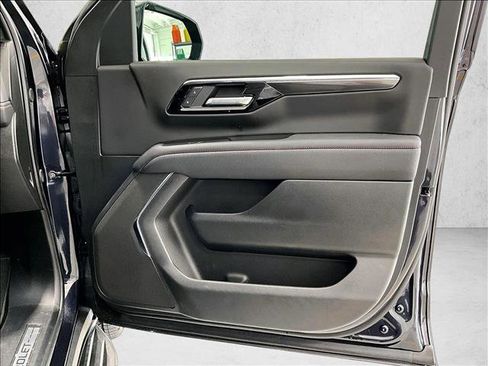 Used 2025 Chevrolet Suburban RST RWD image 19