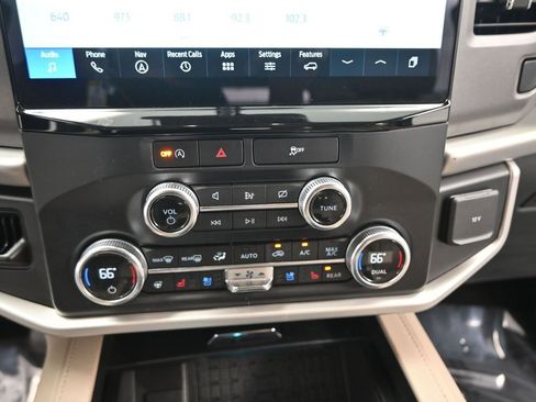 Used 2022 Ford Expedition XLT image 14