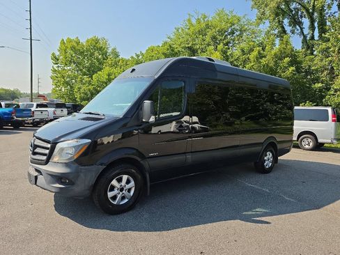 Used 2015 Freightliner Sprinter 2500 RWD image 2