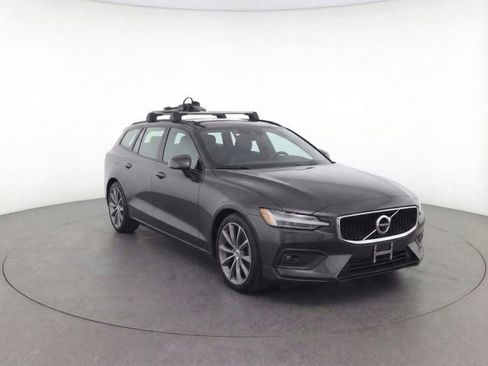 Used 2020 Volvo V60 T5 Momentum w/ Protection Package image 31