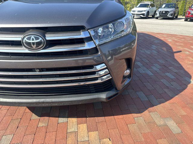 Used 2018 Toyota Highlander Limited Platinum FWD image 24