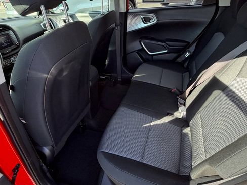 Used 2023 Kia Soul LX w/ LX Technology Package image 17