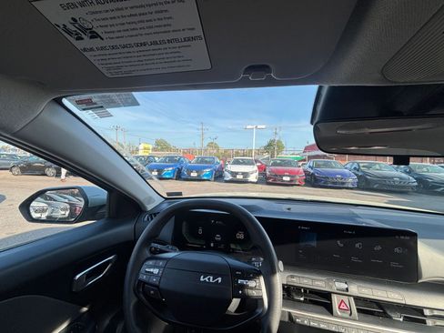 Used 2025 Kia K4 LXS image 35