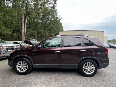 Used 2014 Kia Sorento LX image 2