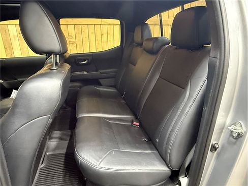 Used 2019 Toyota Tacoma TRD Off-Road w/ TRD Premium Off Road Package AWD/4WD image 22