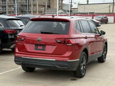 Used 2022 Volkswagen Tiguan SE FWD image 4