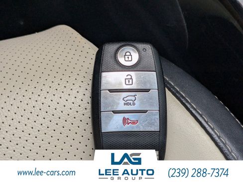 Used 2017 Kia Sorento SX image 32