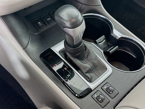 Used 2018 Toyota Highlander XLE w/ Carpet Mat Package (TMS) image 24