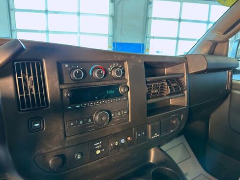 Used 2021 Chevrolet Express 3500 LT w/ LT Preferred Equipment Group image 18
