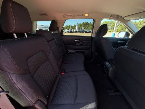 Used 2022 Nissan Pathfinder S FWD image 31