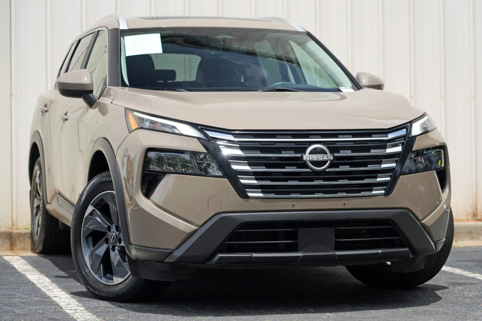 Used 2024 Nissan Rogue SV w/ SV Premium Package FWD image 2