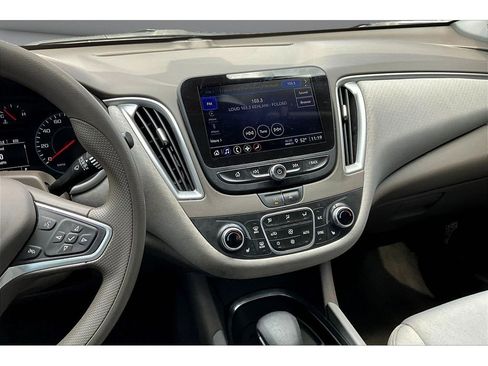 Used 2022 Chevrolet Malibu LT FWD image 7