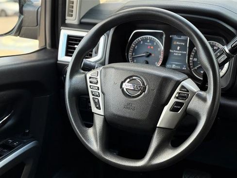 Used 2017 Nissan Titan SV image 18