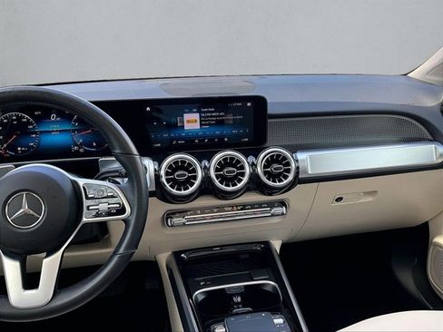 Used 2022 Mercedes-Benz GLB 250 image 8