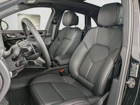 New 2026 Porsche Macan AWD/4WD image 5