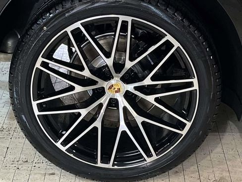 New 2026 Porsche Macan image 14