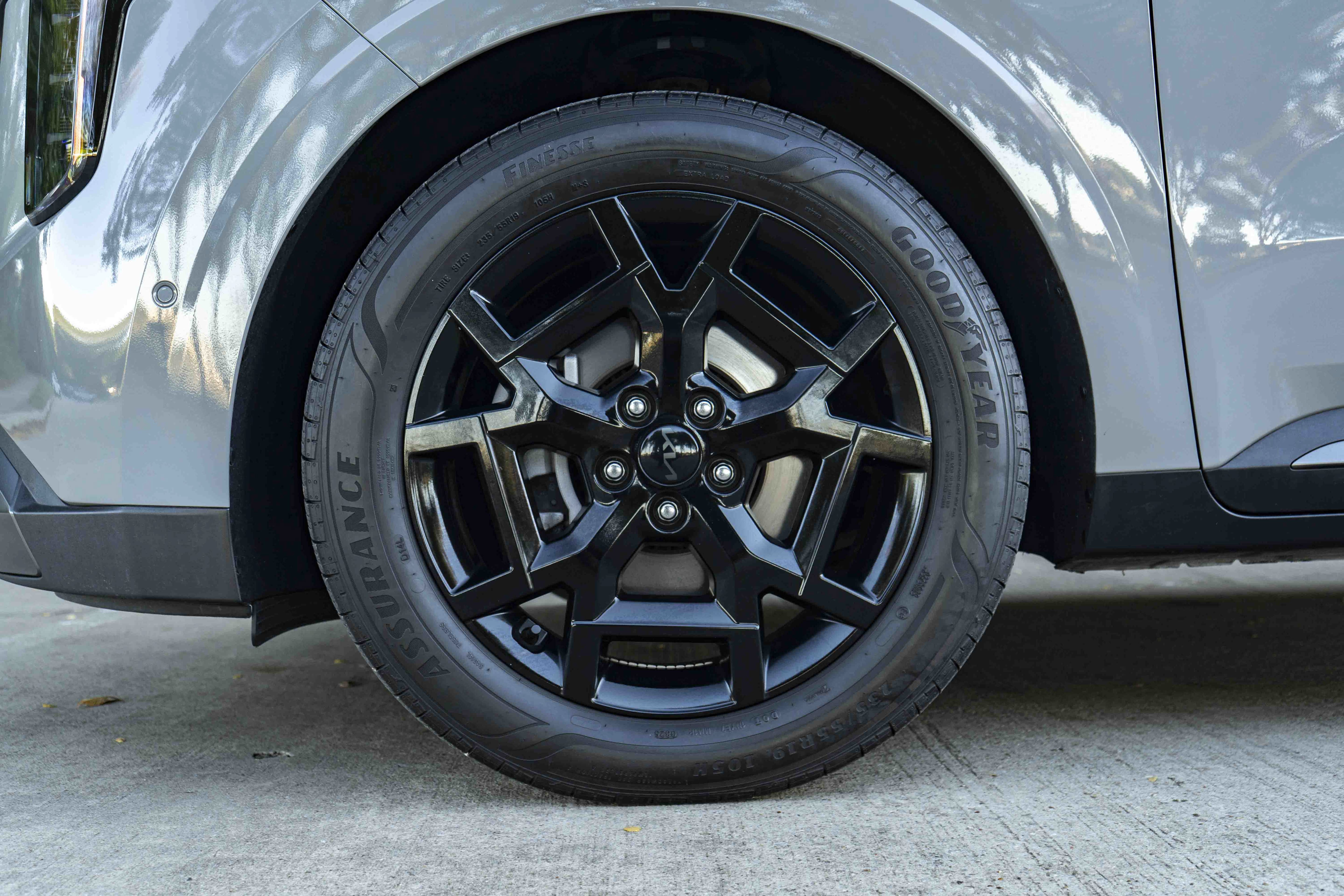 Used 2026 Kia Carnival SX w/ SX Dark Edition Package FWD image 14