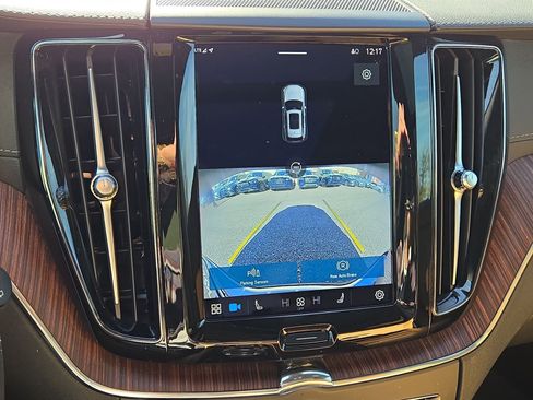 Used 2023 Volvo XC60 B6 Ultimate w/ Protection Package Premier image 18