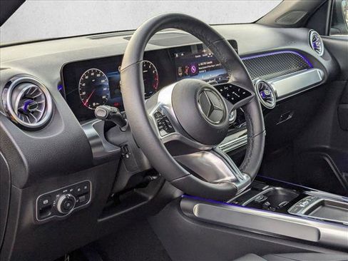 New 2025 Mercedes-Benz GLB 250 image 8