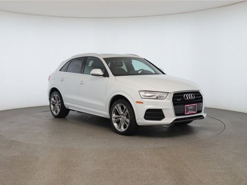 Used 2017 Audi Q3 2.0T Premium Plus w/ Premium Plus Package AWD/4WD image 3