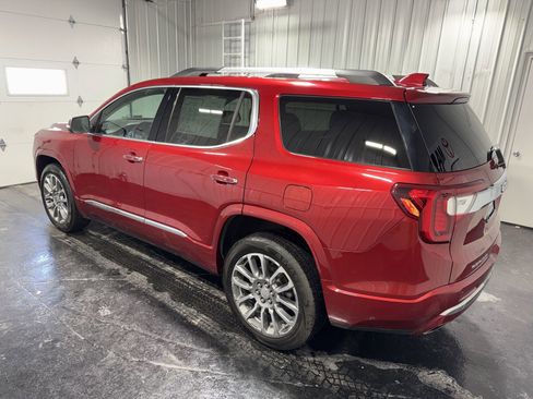 Used 2022 GMC Acadia Denali image 2