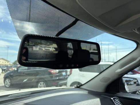 Used 2010 GMC Acadia SLE image 28