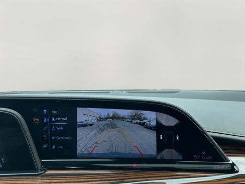 Used 2023 Cadillac Escalade ESV Premium Luxury image 16