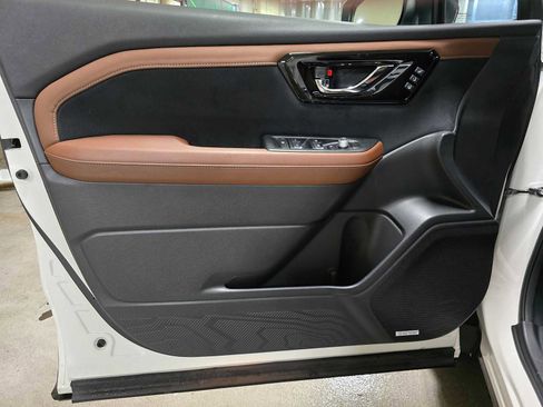 Used 2025 Subaru Forester Touring image 22