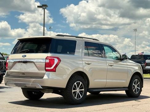 Used 2018 Ford Expedition XLT w/ Equipment Group 201A AWD/4WD image 38