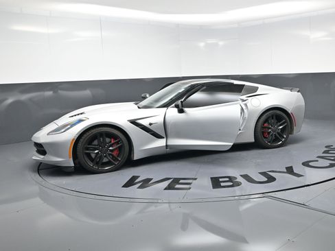 Used 2016 Chevrolet Corvette Stingray Coupe w/ Carbon Flash Badge Package image 19