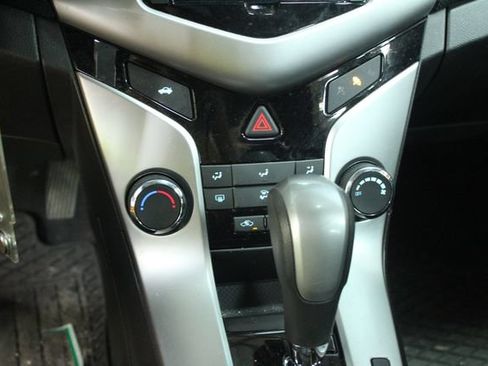 Used 2016 Chevrolet Cruze LT FWD image 19