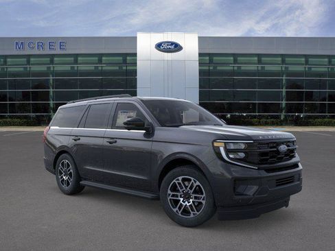 New 2025 Ford Expedition Active RWD image 7
