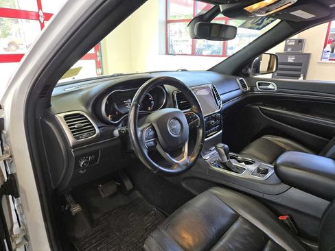 Used 2020 Jeep Grand Cherokee Limited AWD/4WD image 19