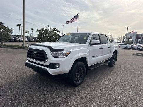 Used 2022 Toyota Tacoma SR5 w/ Technology Package image 8