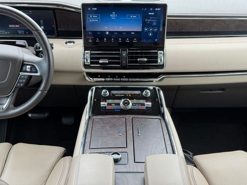 Used 2024 Lincoln Navigator L Reserve AWD/4WD image 28