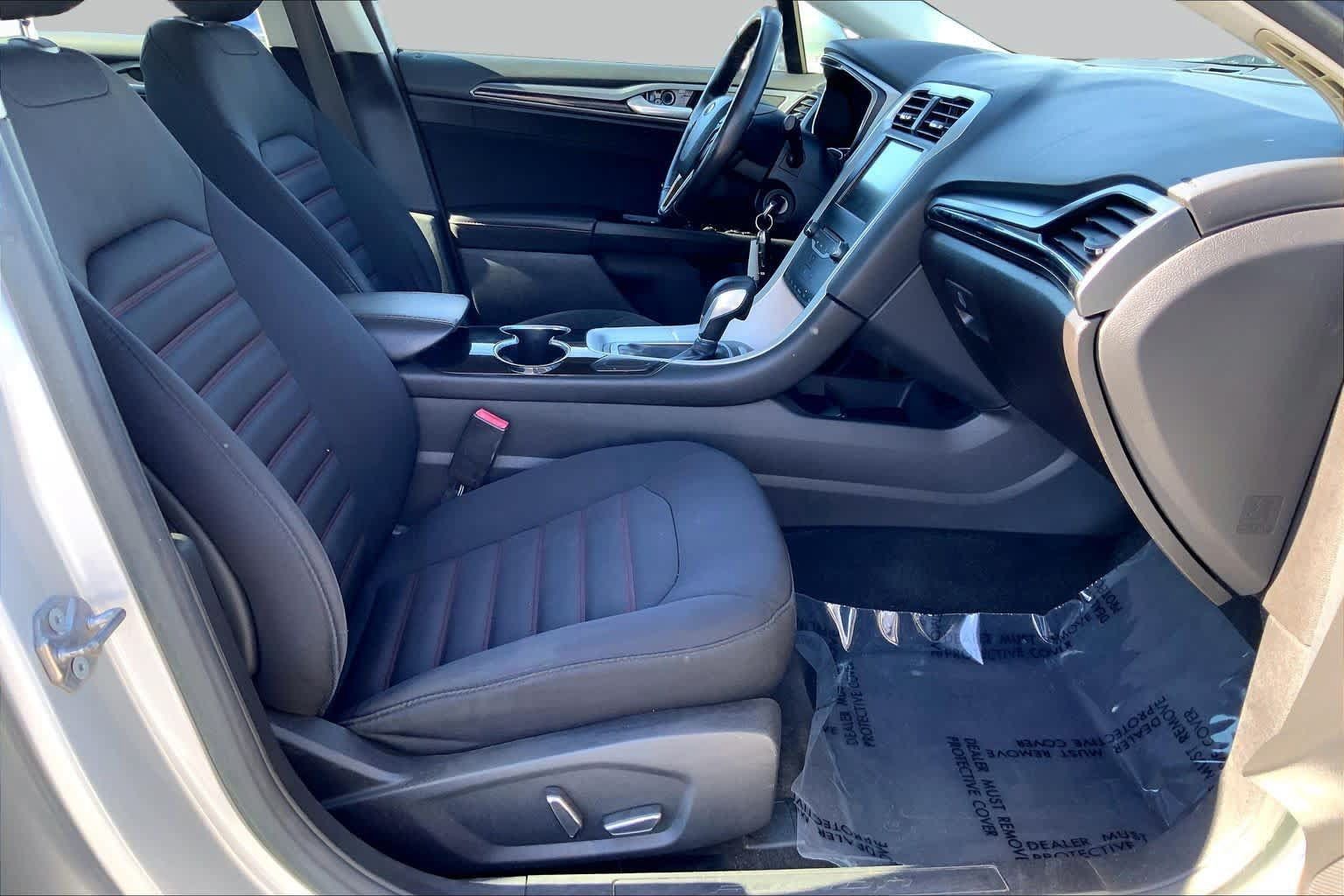 Used 2015 Ford Fusion SE FWD image 8