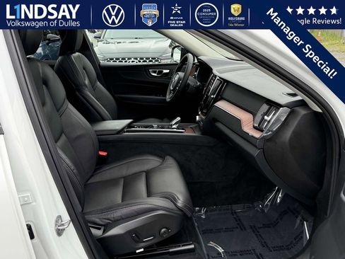 Used 2023 Volvo XC60 T8 Ultimate image 11