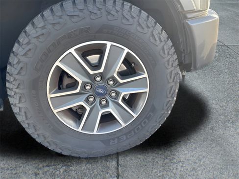 Used 2015 Ford F150 Lariat image 9