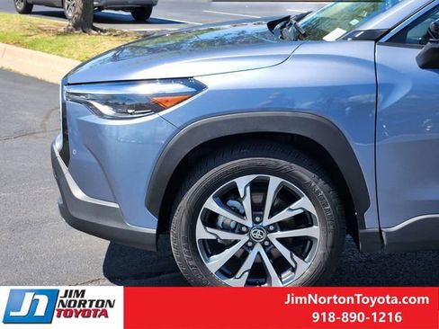 Used 2025 Toyota Corolla Cross XLE image 8