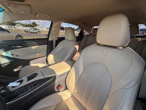 Used 2021 Toyota Avalon XLE FWD image 13
