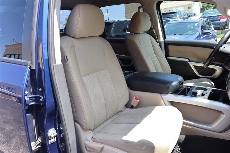Used 2017 Nissan Titan SV AWD/4WD image 22