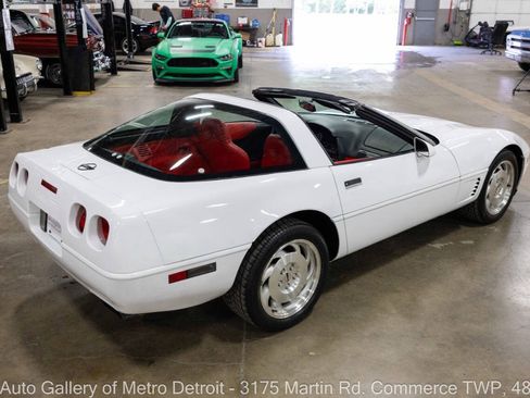 Used 1996 Chevrolet Corvette Coupe RWD image 8