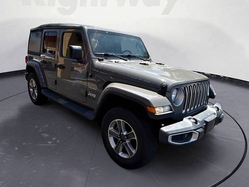 Used 2018 Jeep Wrangler Unlimited Sahara AWD/4WD image 7