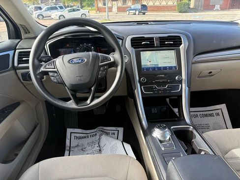 Used 2020 Ford Fusion SE FWD image 24