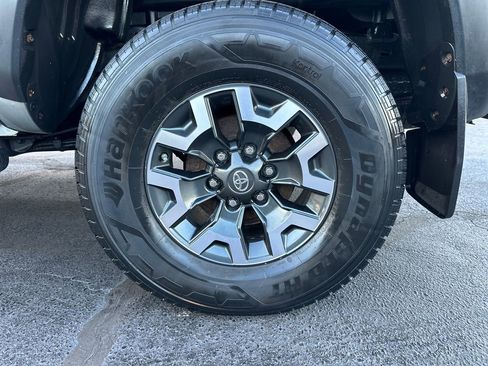 Used 2017 Toyota Tacoma TRD Off-Road image 25