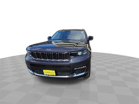 Used 2023 Jeep Grand Cherokee L Limited w/ Luxury Tech Group II image 3