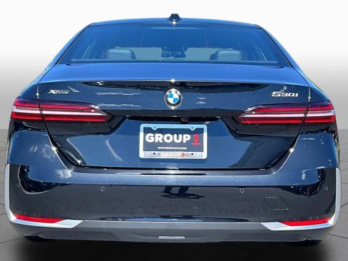 Used 2024 BMW 530i xDrive w/ Convenience Package AWD/4WD image 5