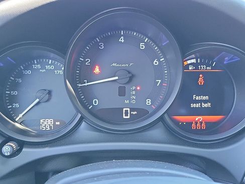 New 2025 Porsche Macan Turbo AWD/4WD image 17