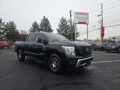 Certified 2024 Nissan Titan SV w/ SV Convenience Package image 3