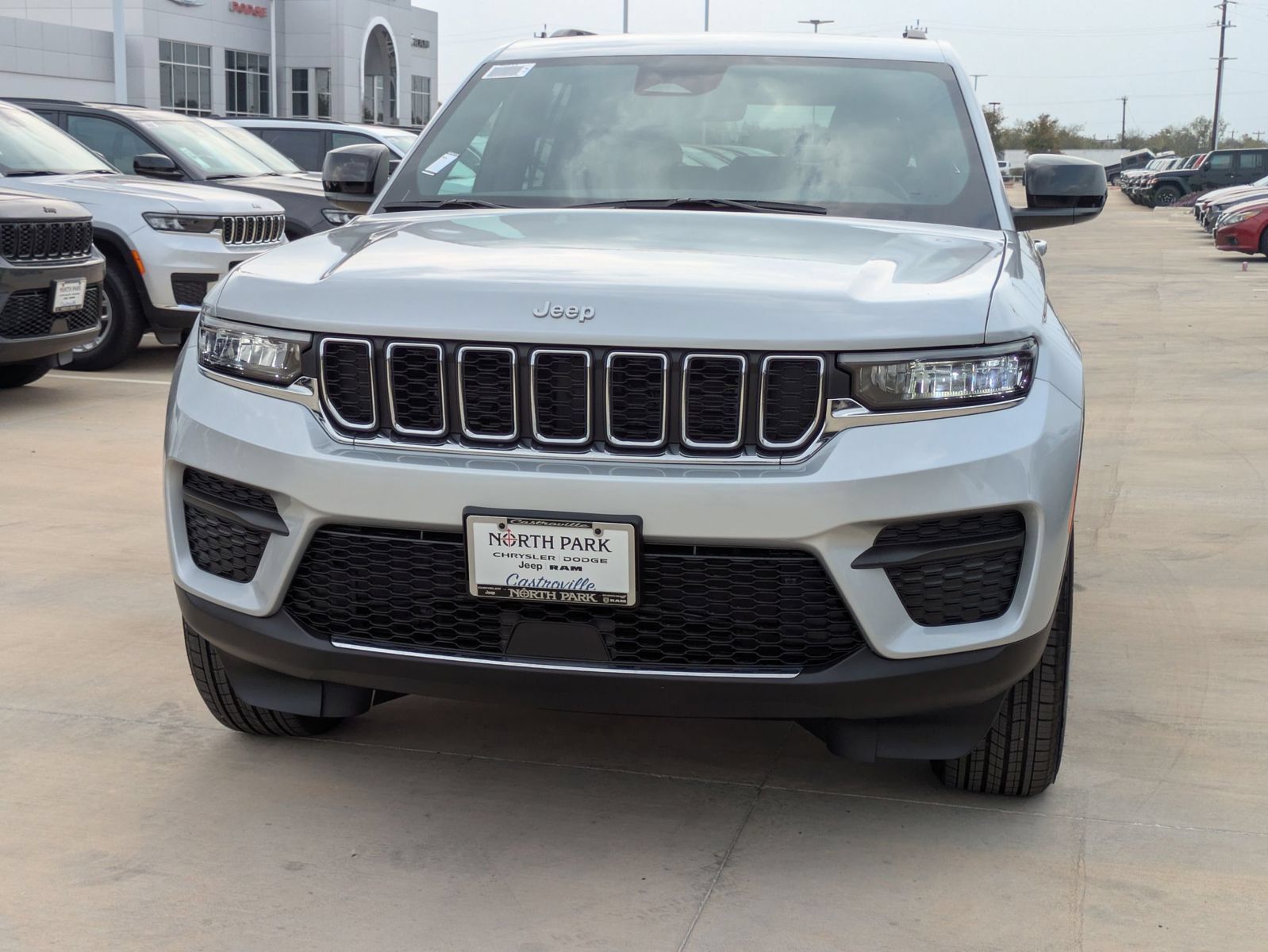 New 2025 Jeep Grand Cherokee Laredo X w/ MOPAR Finishing Package RWD image 8